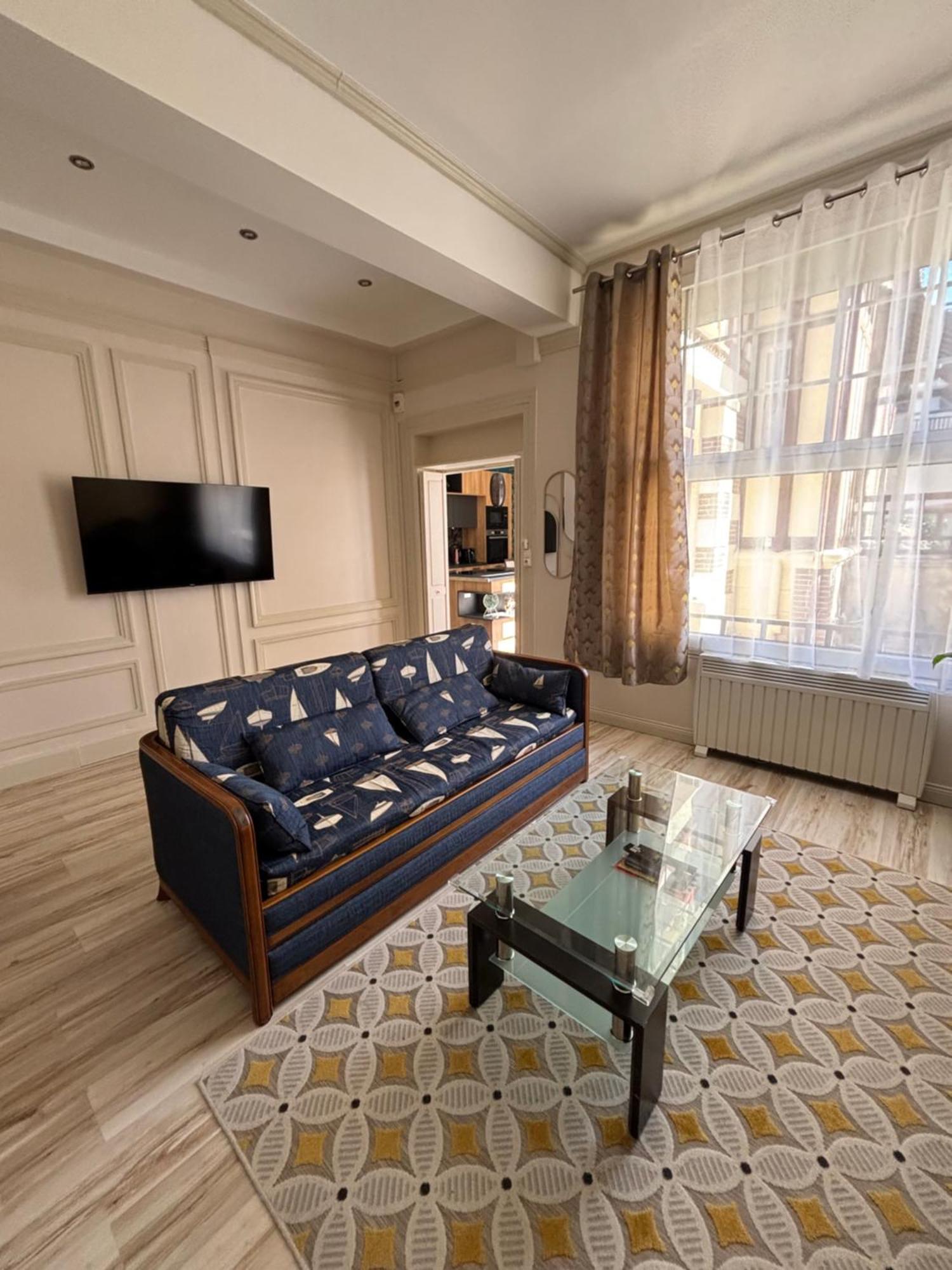 Appartement Elegant Au Coeur De Кабур Екстериор снимка